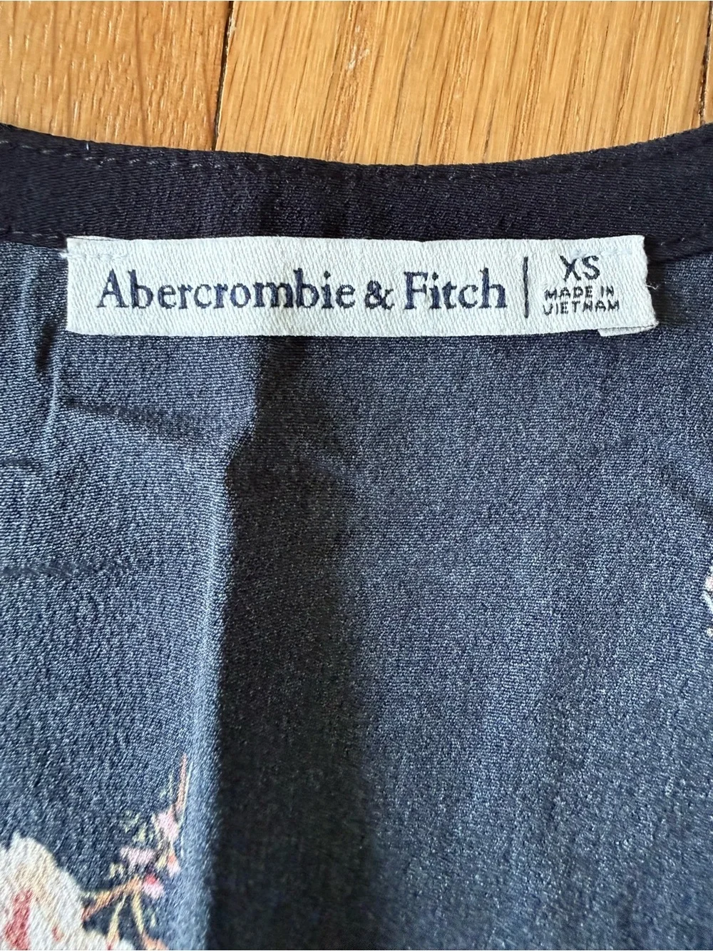 Abercrombie & Fitch feminine wrap